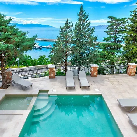 Apartment Exklusivobjekt Direkt Am Mit Pool Novi Vinodolski